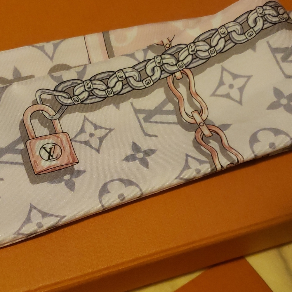 Louis Vuitton Monogram Pink Confidential Bandeau💞 - Picture 5 of 7
